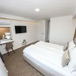 Like 招待所 3*