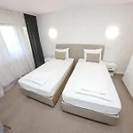 Konukevi Like 3*
