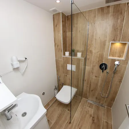 Like بيت ضيافة