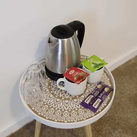 Like بيت ضيافة